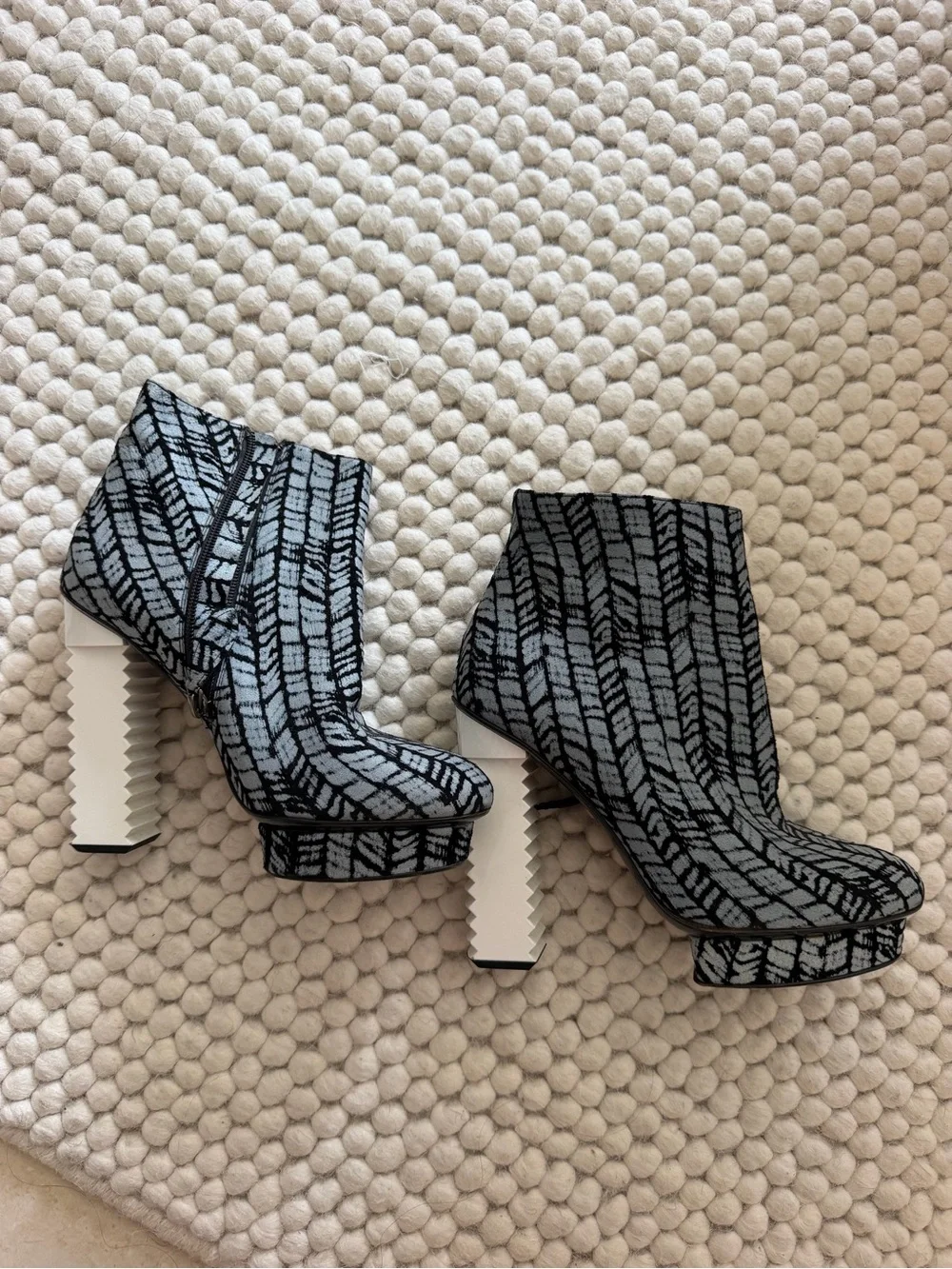 Aperlai Black & Gray Patterned Ankle Booties with Sculpted White Heel